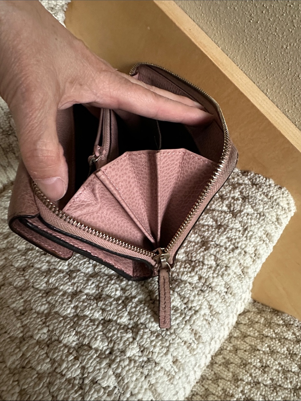 Gucci Calfskin Interlocking G Continental Wallet - Picture 11 of 17